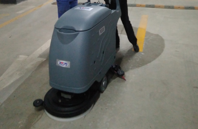 旭潔環(huán)保:水泥地面能用洗地機(jī)清洗嗎